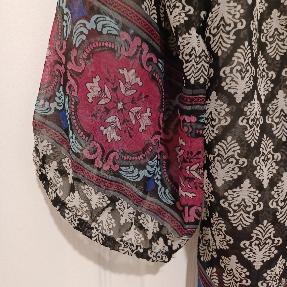 ✨️ 5 for $15 - Ricki's Black and Pink Patterned Top - Picture 5 of 9